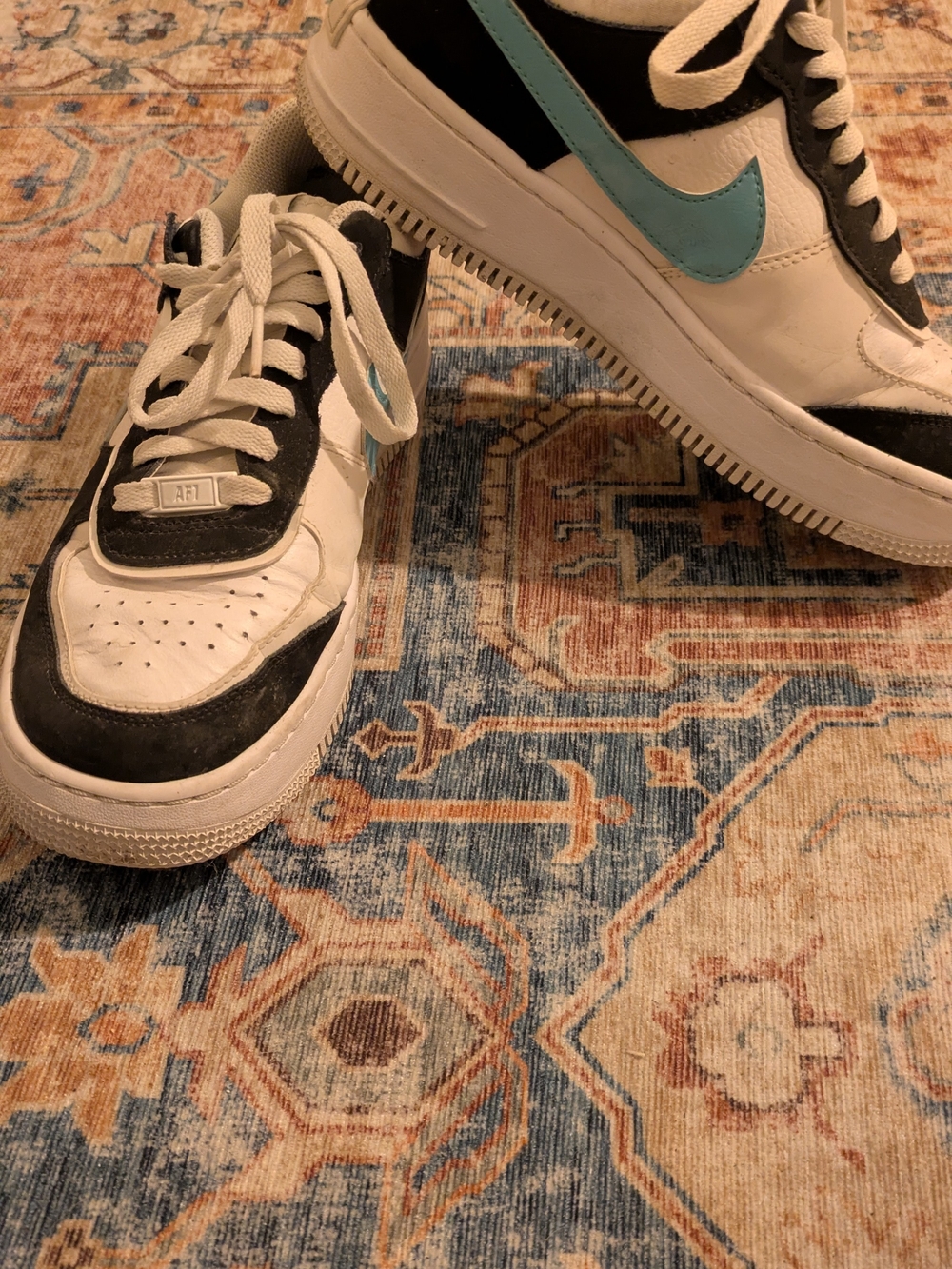 Nike Women's Black, White & Teal Low-Top Sneakers